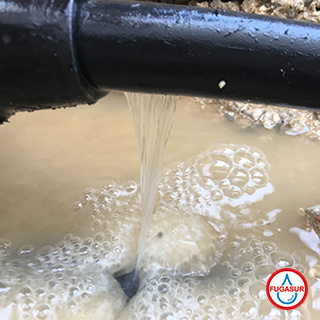 Fugas de agua en redes de agua en Campanillas
